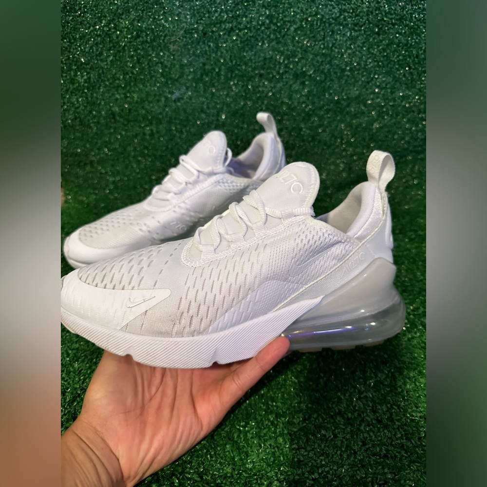 Nike 270s size White & Silver
